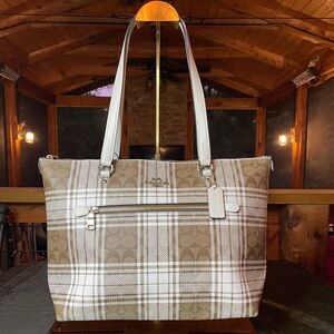 Coach Gallery Tote in tan and white signature and plaid